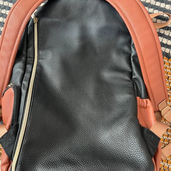 Itzy Ritzy Large Diaper Bag | Coffee & Cream | Barely used but needs new zipper - Picture 4 of 7